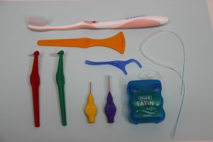 Hilfsmittel für die Mundhygiene (Auswahl)